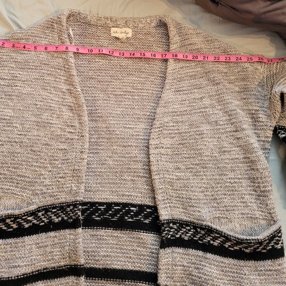 Large Urban Heritage Grey & Black Cardigan - Picture 5 of 7